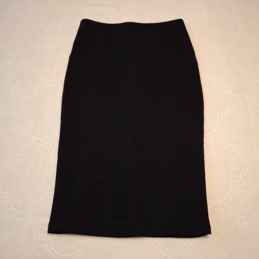 Guess By Marciano. Elegant Black Pencil Skirt